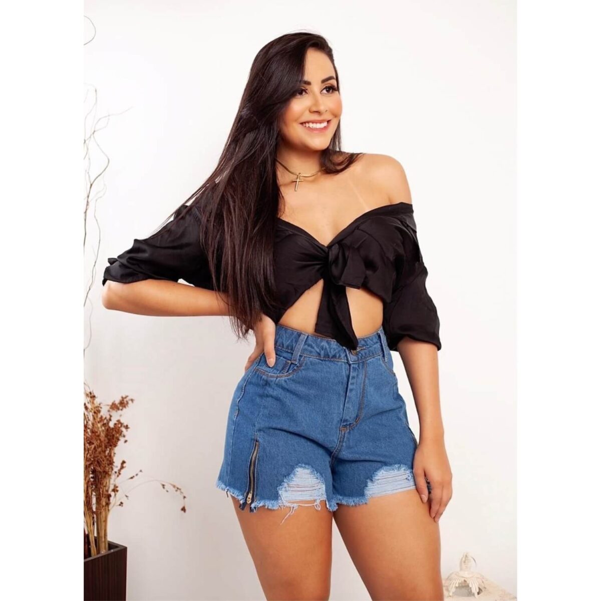 SHORT JEANS 100% ALGODÃO BARRA DESFIADA CLARO COM ZIPER LATERAL – LINCE JEANS
